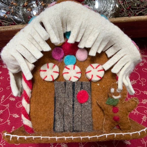 Christmas Felt Gingerbread House - Picture 6 of 6
